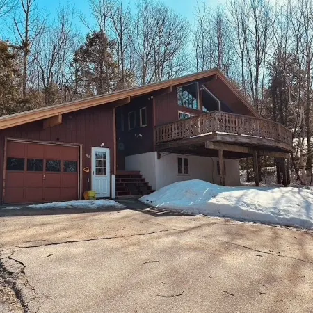 3-bedroom chalet in fabulous Bartlett, wonderful spot close to Storyland