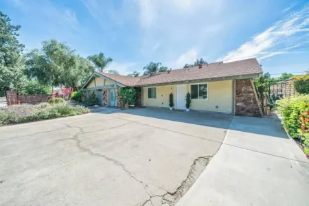 Chic & Fresh 2BSuite in Glendora