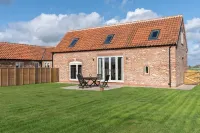 The Roost Barn Conversion in Rural Lincolnshire. Dog Friendly Accommodation! Hotels in Spalding