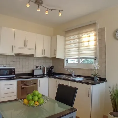Kato Paphos Suites - 1-Bedroom Apartment. Pool view, WiFi & a/c. Great Location