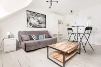 Studio New York Hotels near ABBEVILLE RAILWAY STATION