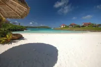 Eden Island Apartment, beach at 90 meters, garden, golfcar, Kayaks