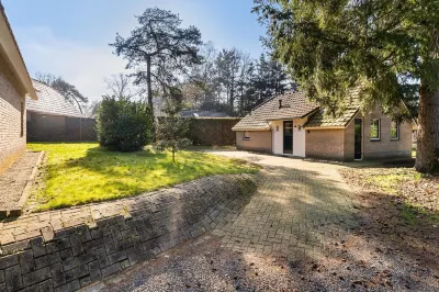 Forest House Hoeve de Zuidrand, Veluwe. Large garden, sauna, hot tub, privacy & alpacas Hotels near Goudsberg