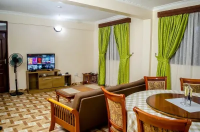 Romantic Kenyan family-sized apartment w/hot tub-20 min from the CBD. Hotels in West Kajulu