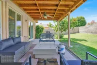 CASA AZUL 3-bedroom house in delightful Indio with WiFi, hot tub, golf course