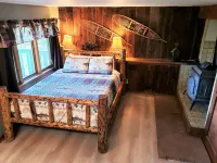 Cozy 4-Bedroom Cabin w/ Hot Tub + King Master Bed Hotels in Bailey
