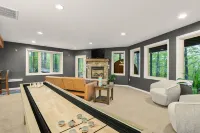 Wintergreen 5BR with Hot Tub, Sauna, Firepit