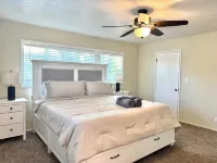 SpaciousHome with King Bed, Game Room & Washer/Dryer Hotels in Hanford