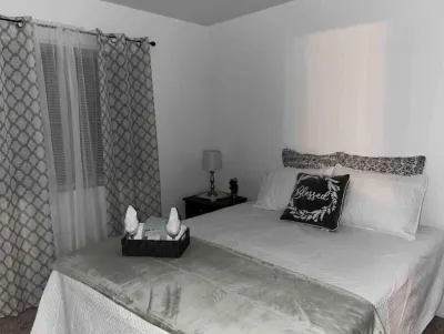 Family/Business Class,4 Bedroom Hotels near Kellogg House