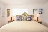 Charming Seashell Cottage in Heart of la Jolla Village, Walking Distance to All