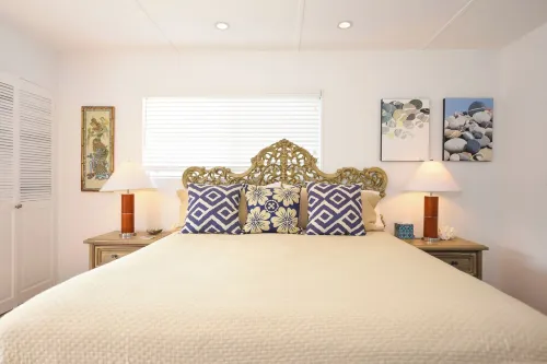 Charming Seashell Cottage in Heart of la Jolla Village, Walking Distance to All