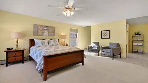 Spacious 4BR Central-Berkshires Home with POOL!