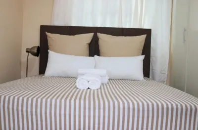 a home away from home, 12 minutes from international airport Hotels in Kensington