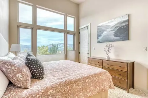 Mt. Adams View, Trails, River View, Pets OK, Walkable to Downtown