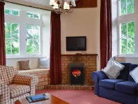 Kennedy Cottage - Traditional 3 Bedroom Cottage on Beautiful Blairquhan estate Hotels in Maybole