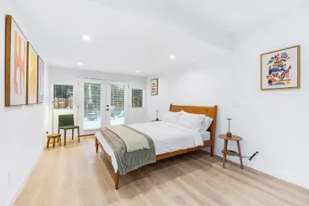 Private Guesthouse in Thousand Oaks close to shops & eats! Отели рядом с достопримечательностью «Fertility & Surgical Associates of California»