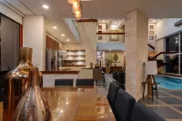 ¡TIKAL! Luxury 4BR Private Pool & Gym, 24/7 Security