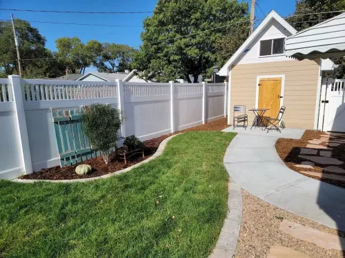 Cozy 2-bedroom cottage in charming Grand Island with WiFi, AC