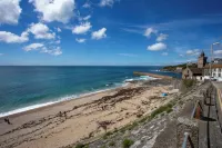 Perfectly located to enjoy breathtaking sea views of Porthleven beach  & harbour