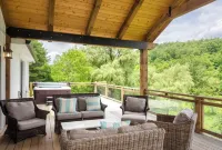 36 Private Acres on the New River w/Hot Tub