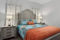 Cozy and Comfy Retreat in a Quiet Neighborhood. Weekly and monthly discounts