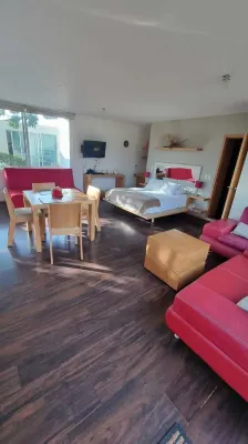 Incredible area near a major city with plazas, restaurants, and malls.