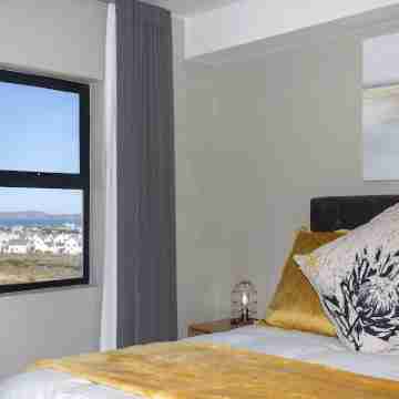 Nivica 46 Luxury Apartment with Sea View. Close to beach and amenities. Rooms