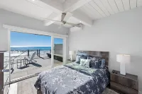 Oceanfront Retreat: 2BR Home with Private Beach Access, Firepit & BBQ Hotels in Dana Point