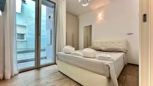 Elegant renovated apartment in the center of town, a few steps from the beach