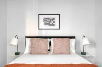 15 minutes from NYC with Onsite parking and Washer+Dryer GED TESTING CENTER 주변 호텔