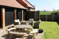 The Long Barn, Brick Kiln Barns, Dilham - Sleeps 6 in Luxury - Dog Friendly