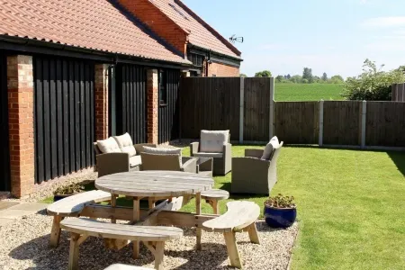 The Long Barn, Brick Kiln Barns, Dilham - Sleeps 6 in Luxury - Dog Friendly