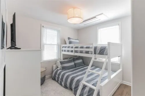 Coastal Centrally Located - 2 bd /1 bath 2nd Floor Unit