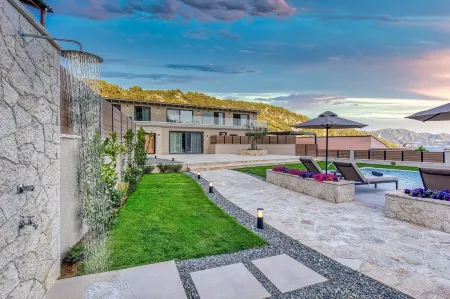 Enjoy a private swimming pool & a barbecue station just 2 steps from the beach.