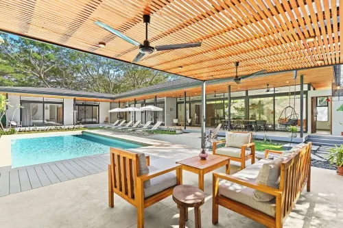 Special offering price! Exquisite 4 br villa w/private pool in gated community!