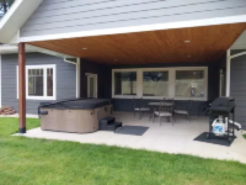 New spacious beautiful Home in enchanting Hill City!