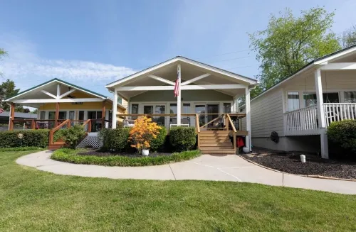 The Lakeside Cottage with 2 docks, pet friendly  in Hiawassee, GA