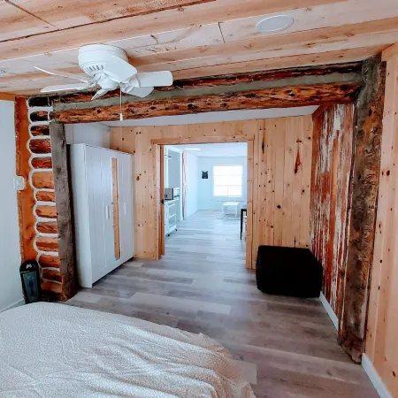 Minimalist Mtn Living- Pets Welcome (30+ Days)