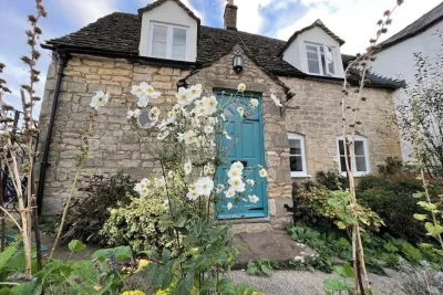 Yew Tree Cottage 1676 Hotels near Wycliffe College
