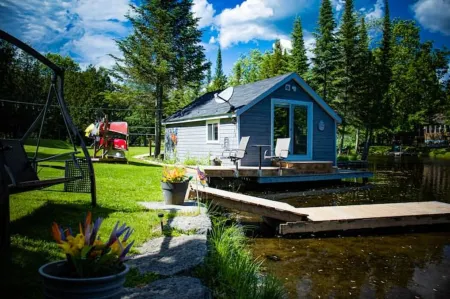 Waterfront Cottage hottub 7BR Paradise Palace