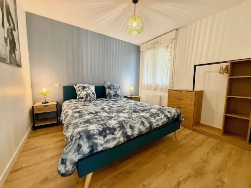 Le Bacquin 21 town center 2 minutes away, train station 700 m away, secure private parking.
