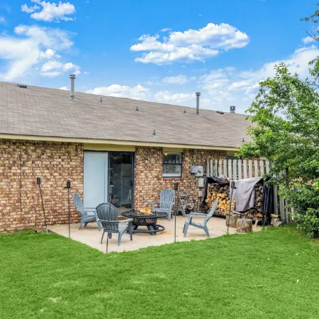 Clean, Cozy 2BR, Patio, Near Razorback Stadium