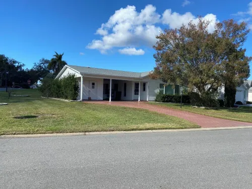 Charming 2-bedroom house in serene Lady Lake Villages home with AC