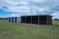 Saddle & Sunset Retreat -Charming Equestrian farmhouse in the countryside.