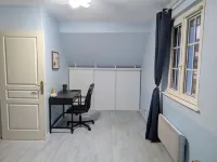 Swimming pool, jacuzzi, terrace and games for young and old, 5km from Switzerland!