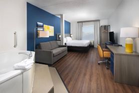 Comfort Suites Outlet Center