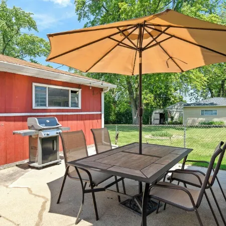 Charming 3BR/2BA Retreat in Villa Park – Comfort, Space & Convenience!