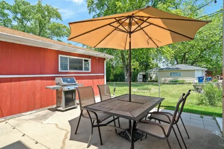 Charming 3BR/2BA Retreat in Villa Park – Comfort, Space & Convenience! Отели рядом с достопримечательностью «Drury Lane»