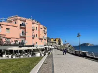 Entire vacation home for 4 people in the waterfront area of Pozzuoli.