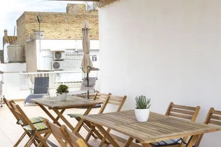 Comfortable and central ground floor at 400 m from the beach (ideal for family with children)